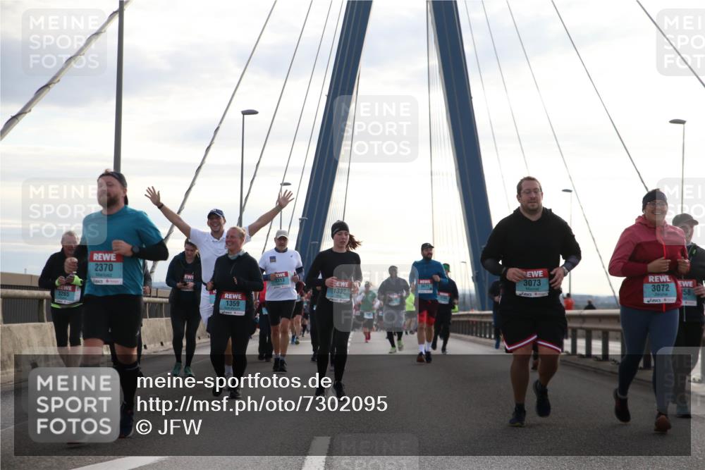 03.10.2024 - Köhlbrandbrückenlauf Jannik Wohlers http://msf.ph/oto/7302095 03.10.2024 09:35:47 Position 1 3265, 2370, 3313, 3073, 3671, 1332, 1359, 3072, 58 meine-sportfotos.de