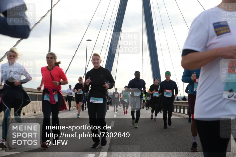 03.10.2024 - Köhlbrandbrückenlauf Jannik Wohlers http://msf.ph/oto/7302649 03.10.2024 09:35:52 Position 1 33, 3711, 3709, 3426 meine-sportfotos.de
