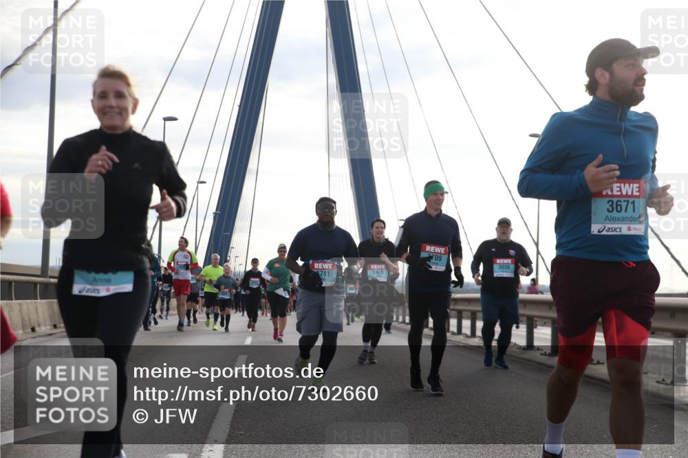 03.10.2024 - Köhlbrandbrückenlauf Jannik Wohlers http://msf.ph/oto/7302660 03.10.2024 09:35:53 Position 1 2709, 3030, 3426, 711, 3671 meine-sportfotos.de