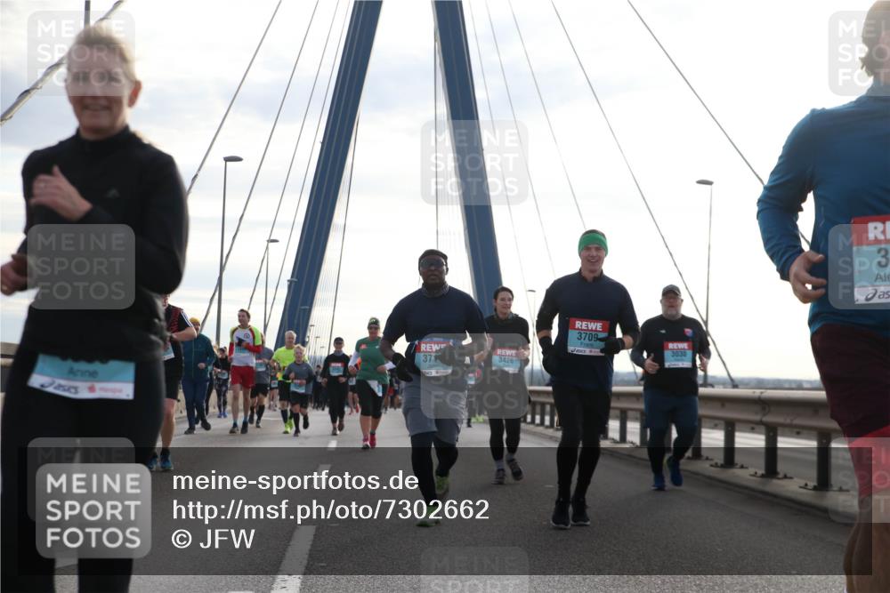 03.10.2024 - Köhlbrandbrückenlauf Jannik Wohlers http://msf.ph/oto/7302662 03.10.2024 09:35:54 Position 1 3709, 3030, 371, 3426, 3 meine-sportfotos.de