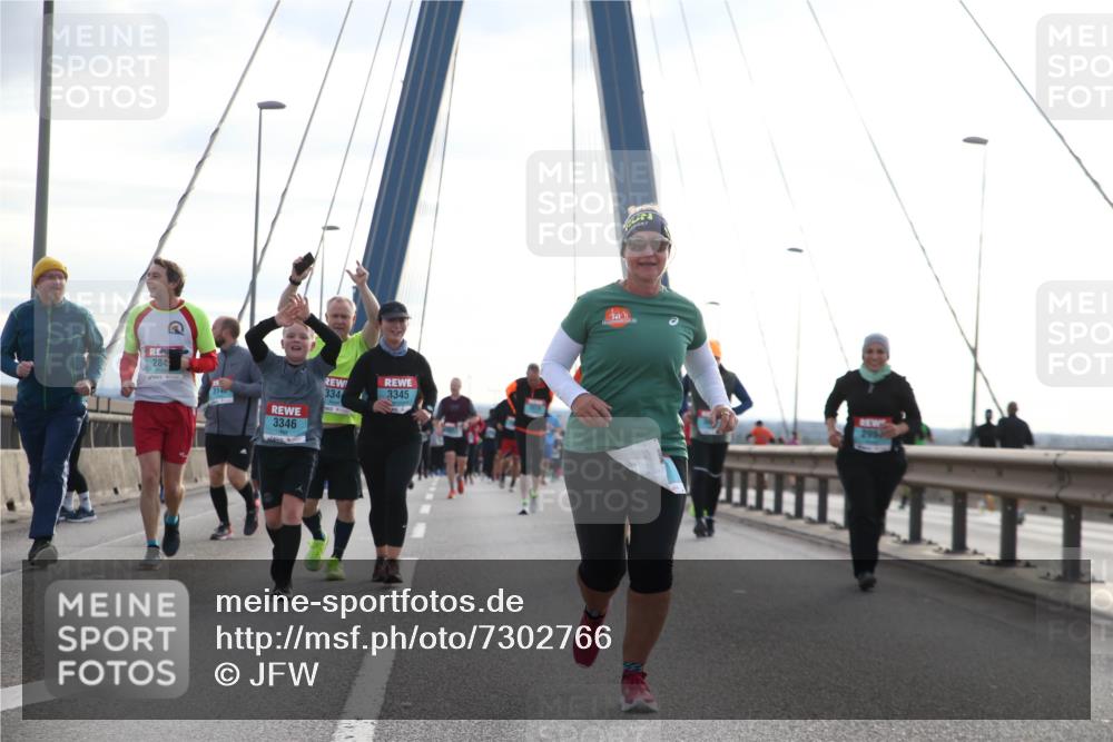 03.10.2024 - Köhlbrandbrückenlauf Jannik Wohlers http://msf.ph/oto/7302766 03.10.2024 09:35:58 Position 1 284, 334, 3345, 3346 meine-sportfotos.de