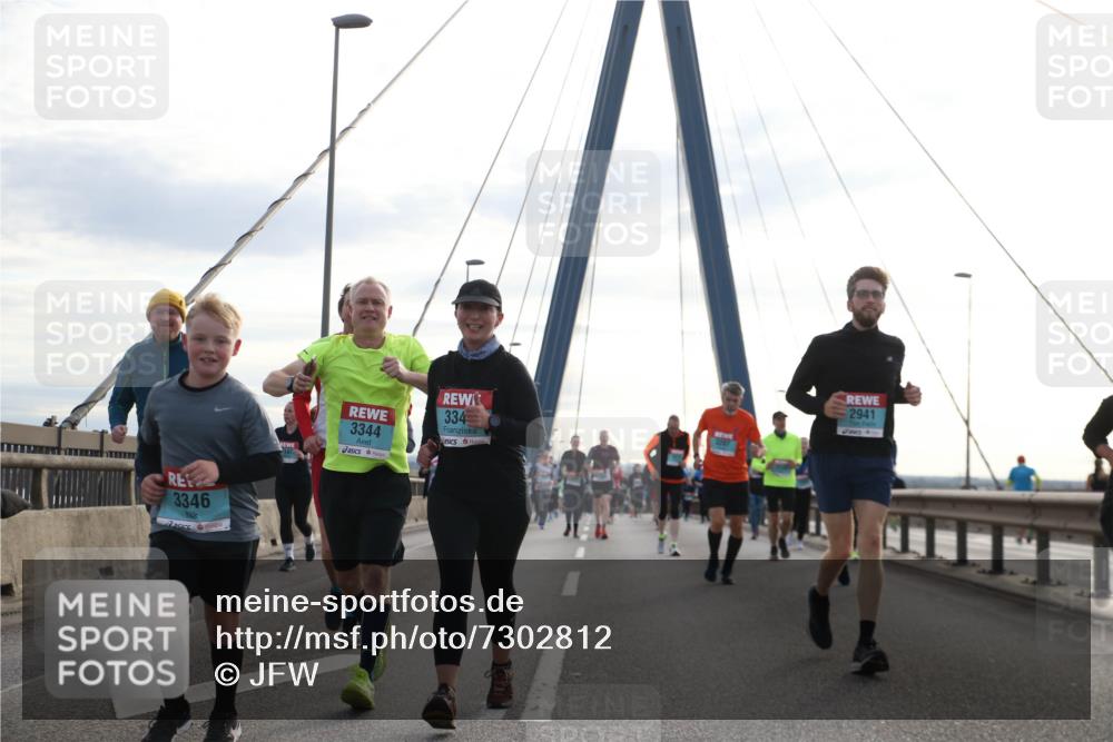 03.10.2024 - Köhlbrandbrückenlauf Jannik Wohlers http://msf.ph/oto/7302812 03.10.2024 09:36:01 Position 1 3346, 3344, 334, 2941 meine-sportfotos.de