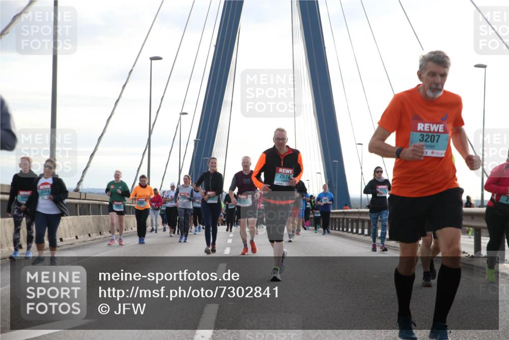 03.10.2024 - Köhlbrandbrückenlauf Jannik Wohlers http://msf.ph/oto/7302841 03.10.2024 09:36:04 Position 1 3504, 2939, 3061, 2674, 010, 3207 meine-sportfotos.de