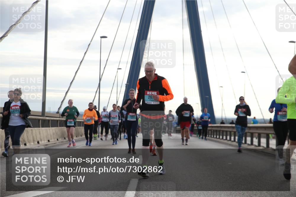 03.10.2024 - Köhlbrandbrückenlauf Jannik Wohlers http://msf.ph/oto/7302862 03.10.2024 09:36:05 Position 1 3504, 2883, 26, 2343 meine-sportfotos.de