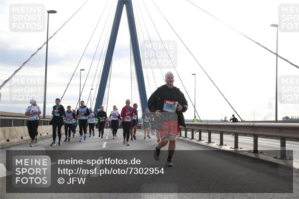 03.10.2024 - Köhlbrandbrückenlauf Jannik Wohlers http://msf.ph/oto/7302954 03.10.2024 09:36:12 Position 1 2898, 3396 meine-sportfotos.de