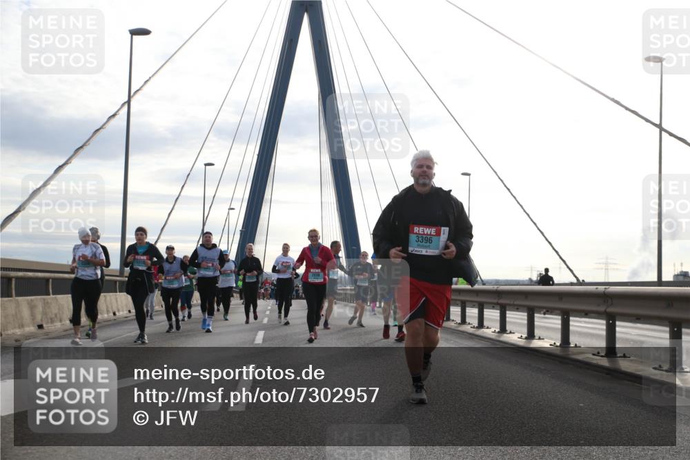 03.10.2024 - Köhlbrandbrückenlauf Jannik Wohlers http://msf.ph/oto/7302957 03.10.2024 09:36:12 Position 1 28981, 3396 meine-sportfotos.de