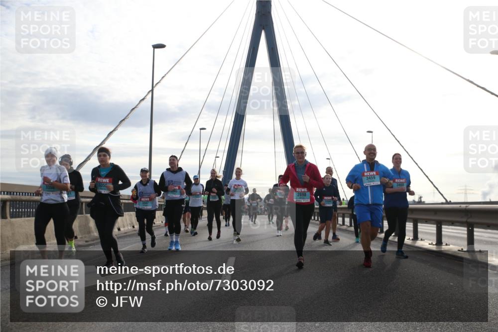 03.10.2024 - Köhlbrandbrückenlauf Jannik Wohlers http://msf.ph/oto/7303092 03.10.2024 09:36:14 Position 1 3356, 3355, 348, 2898, 3347, 3459, 3460 meine-sportfotos.de