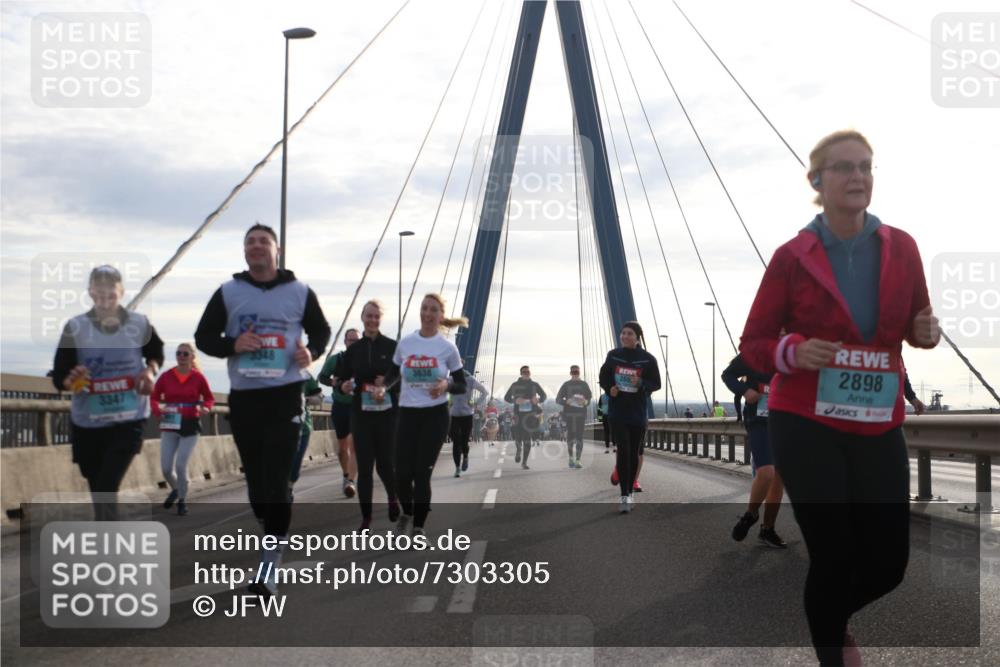03.10.2024 - Köhlbrandbrückenlauf Jannik Wohlers http://msf.ph/oto/7303305 03.10.2024 09:36:16 Position 1 3348, 3638, 3347, 2898 meine-sportfotos.de