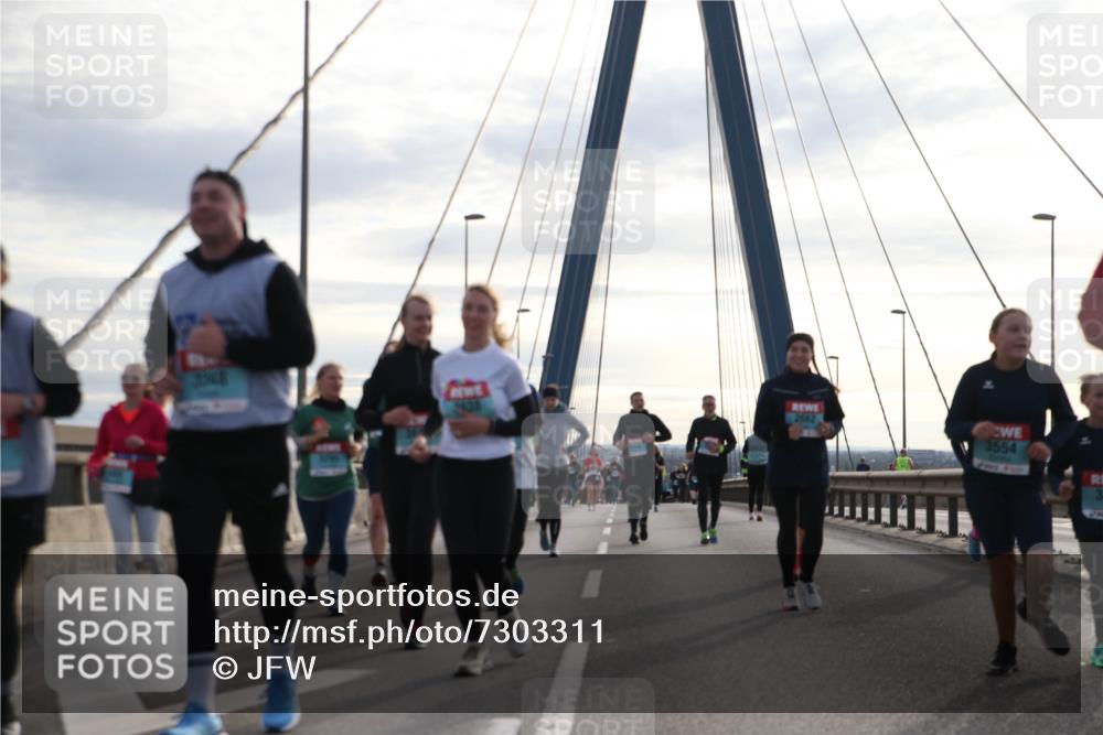 03.10.2024 - Köhlbrandbrückenlauf Jannik Wohlers http://msf.ph/oto/7303311 03.10.2024 09:36:16 Position 1 3348, 2638, 2662, 3554 meine-sportfotos.de