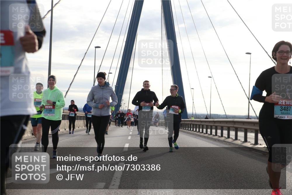 03.10.2024 - Köhlbrandbrückenlauf Jannik Wohlers http://msf.ph/oto/7303386 03.10.2024 09:36:20 Position 1 3357, 3159, 2192, 3487 meine-sportfotos.de