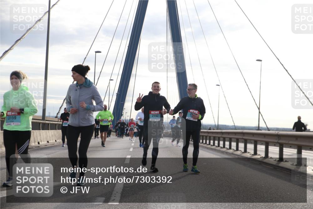 03.10.2024 - Köhlbrandbrückenlauf Jannik Wohlers http://msf.ph/oto/7303392 03.10.2024 09:36:21 Position 1 3159, 2192 meine-sportfotos.de
