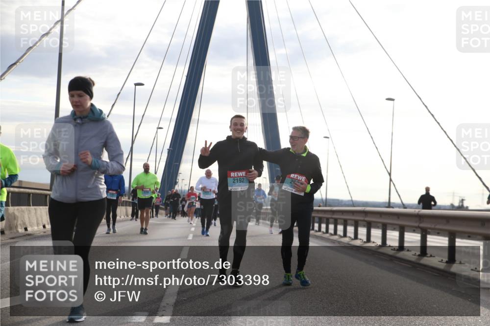 03.10.2024 - Köhlbrandbrückenlauf Jannik Wohlers http://msf.ph/oto/7303398 03.10.2024 09:36:21 Position 1 3701, 3700, 2434, 2192, 29 meine-sportfotos.de