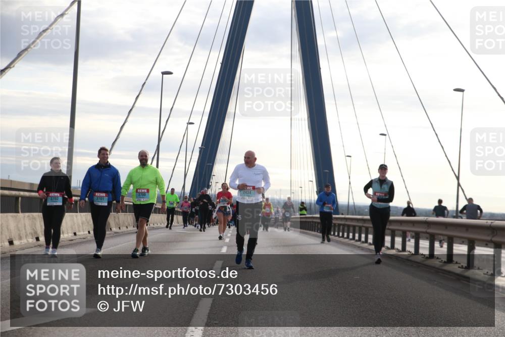 03.10.2024 - Köhlbrandbrückenlauf Jannik Wohlers http://msf.ph/oto/7303456 03.10.2024 09:36:25 Position 1 2434, 3700, 3702, 3701 meine-sportfotos.de