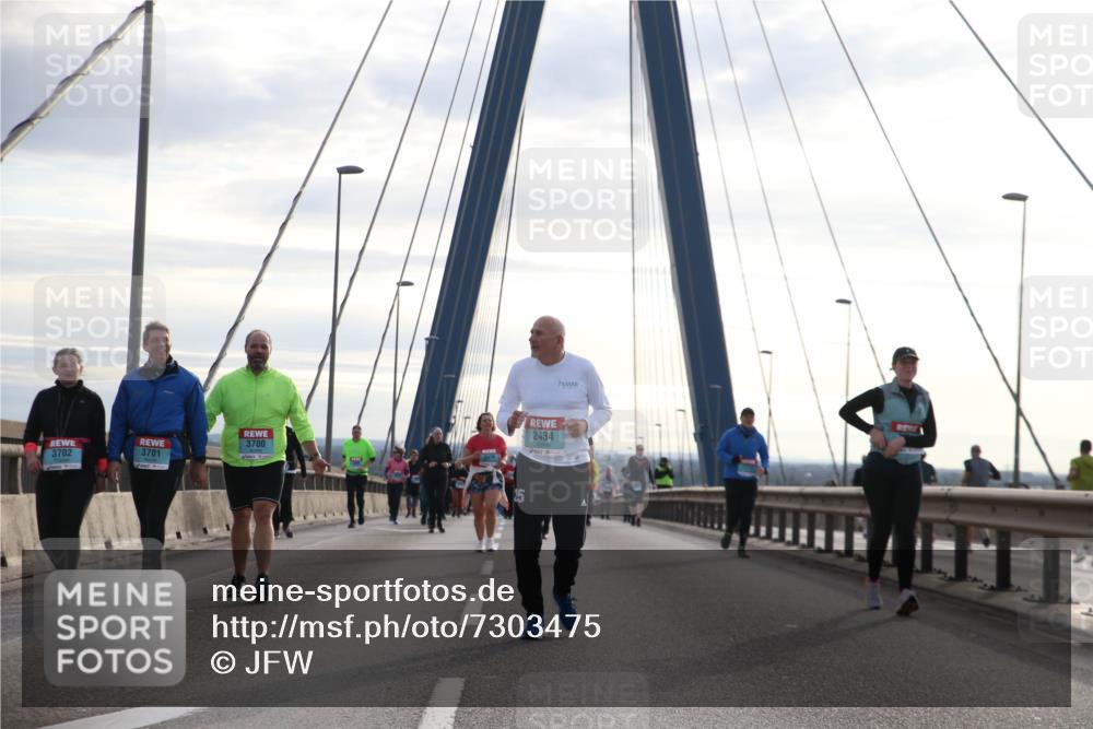 03.10.2024 - Köhlbrandbrückenlauf Jannik Wohlers http://msf.ph/oto/7303475 03.10.2024 09:36:26 Position 1 3702, 3700, 3701, 25, 2434 meine-sportfotos.de