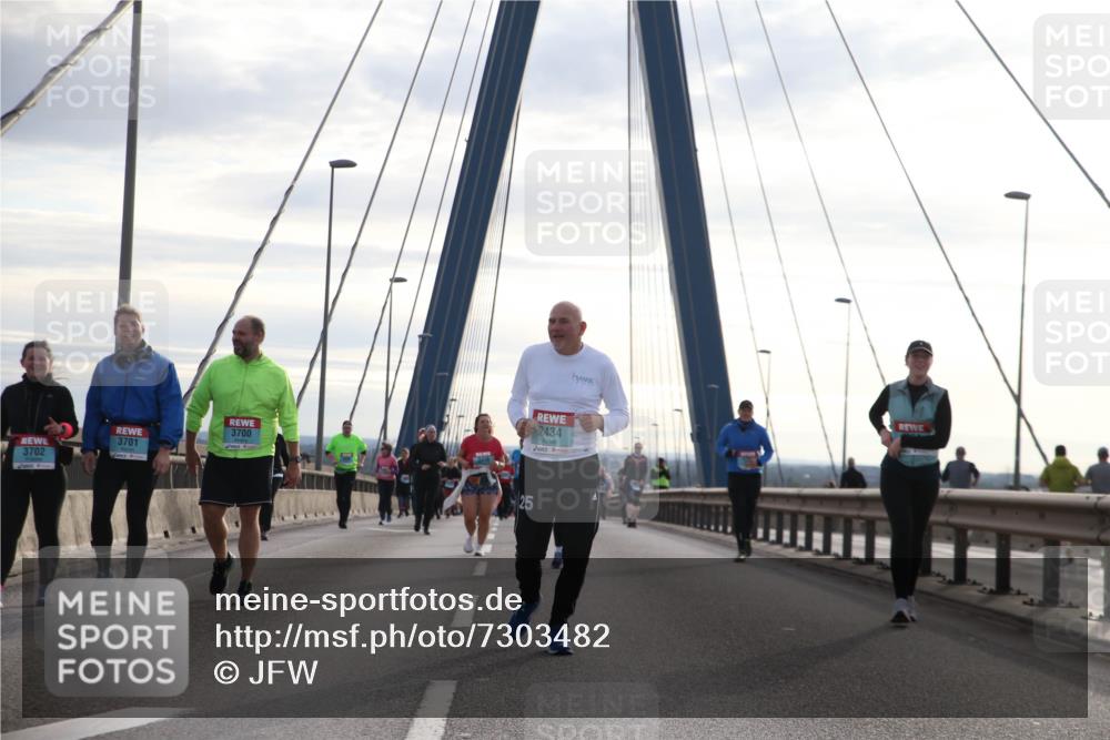 03.10.2024 - Köhlbrandbrückenlauf Jannik Wohlers http://msf.ph/oto/7303482 03.10.2024 09:36:26 Position 1 2434, 3700, 3701, 3702 meine-sportfotos.de