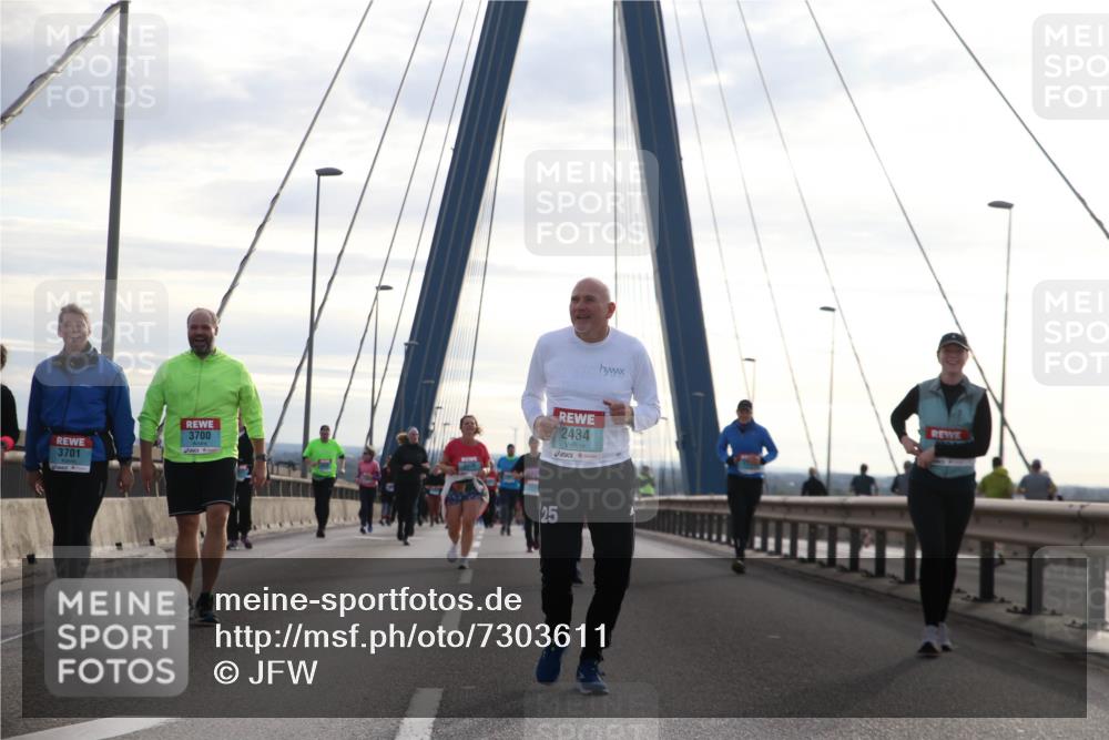 03.10.2024 - Köhlbrandbrückenlauf Jannik Wohlers http://msf.ph/oto/7303611 03.10.2024 09:36:27 Position 1 3701, 3700, 2434, 25 meine-sportfotos.de