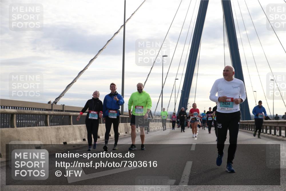 03.10.2024 - Köhlbrandbrückenlauf Jannik Wohlers http://msf.ph/oto/7303616 03.10.2024 09:36:28 Position 1 3700, 3701, 3702, 25, 2434 meine-sportfotos.de