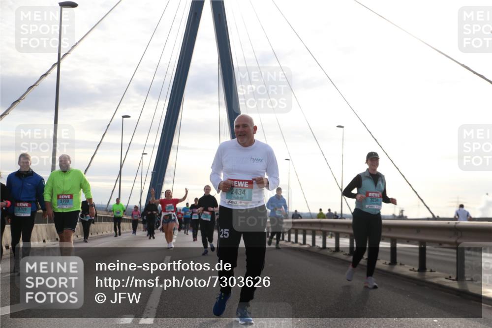 03.10.2024 - Köhlbrandbrückenlauf Jannik Wohlers http://msf.ph/oto/7303626 03.10.2024 09:36:28 Position 1 3701, 3700, 25, 2434, 3234 meine-sportfotos.de