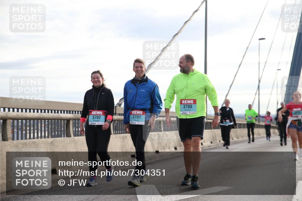 03.10.2024 - Köhlbrandbrückenlauf Jannik Wohlers http://msf.ph/oto/7304351 03.10.2024 09:36:30 Position 1 3702, 3701, 3700, 3436 meine-sportfotos.de