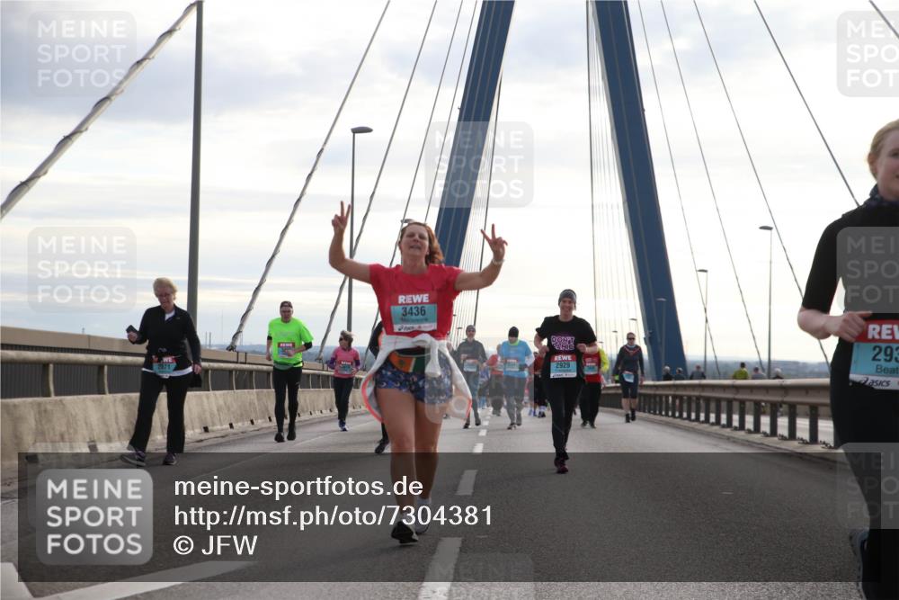 03.10.2024 - Köhlbrandbrückenlauf Jannik Wohlers http://msf.ph/oto/7304381 03.10.2024 09:36:33 Position 1 2871, 3436, 2929, 293 meine-sportfotos.de