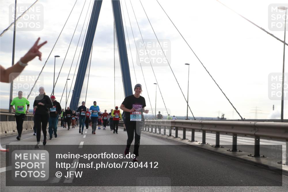 03.10.2024 - Köhlbrandbrückenlauf Jannik Wohlers http://msf.ph/oto/7304412 03.10.2024 09:36:35 Position 1 2929 meine-sportfotos.de