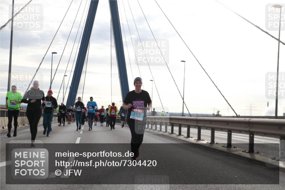03.10.2024 - Köhlbrandbrückenlauf Jannik Wohlers http://msf.ph/oto/7304420 03.10.2024 09:36:36 Position 1 2929 meine-sportfotos.de