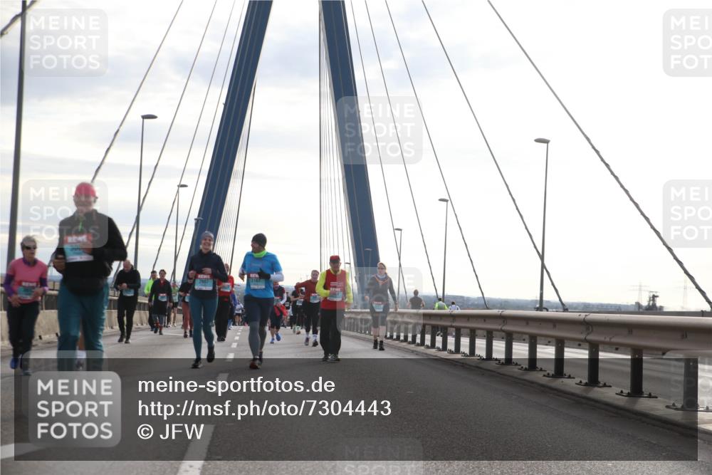 03.10.2024 - Köhlbrandbrückenlauf Jannik Wohlers http://msf.ph/oto/7304443 03.10.2024 09:36:38 Position 1 2997 meine-sportfotos.de