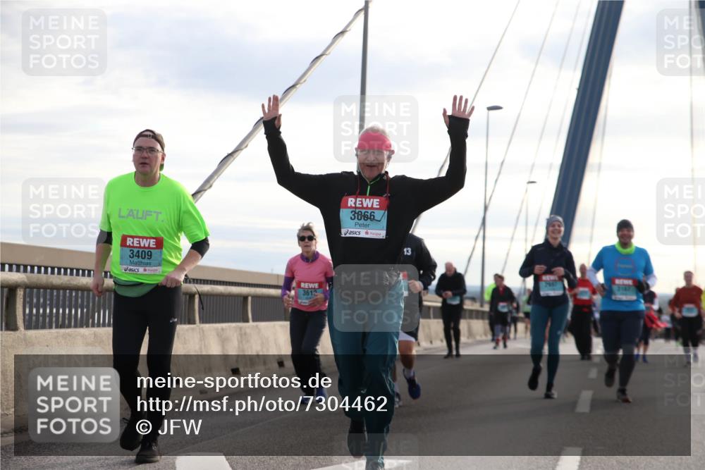 03.10.2024 - Köhlbrandbrückenlauf Jannik Wohlers http://msf.ph/oto/7304462 03.10.2024 09:36:39 Position 1 3409, 3612, 3866, 13 meine-sportfotos.de