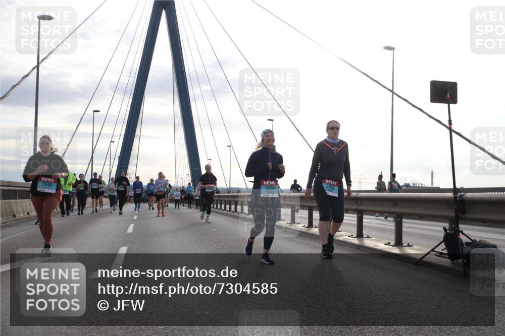 03.10.2024 - Köhlbrandbrückenlauf Jannik Wohlers http://msf.ph/oto/7304585 03.10.2024 09:36:49 Position 1 3204, 2940, 3083 meine-sportfotos.de