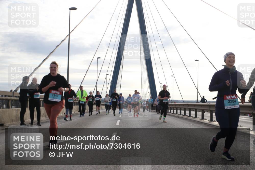 03.10.2024 - Köhlbrandbrückenlauf Jannik Wohlers http://msf.ph/oto/7304616 03.10.2024 09:36:49 Position 1 3245, 2940, 3204 meine-sportfotos.de