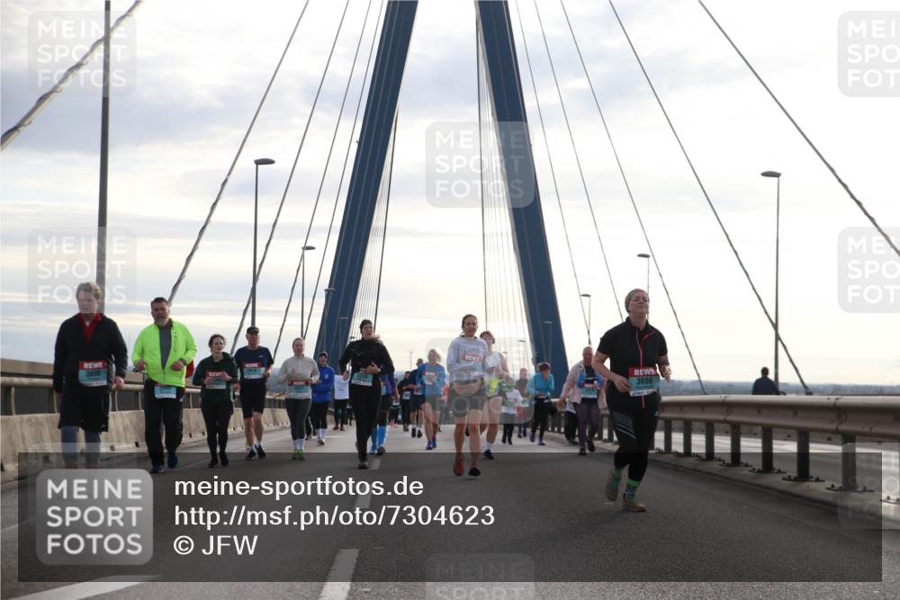 03.10.2024 - Köhlbrandbrückenlauf Jannik Wohlers http://msf.ph/oto/7304623 03.10.2024 09:36:50 Position 1 3698, 2918, 2777, 2917, 3686 meine-sportfotos.de