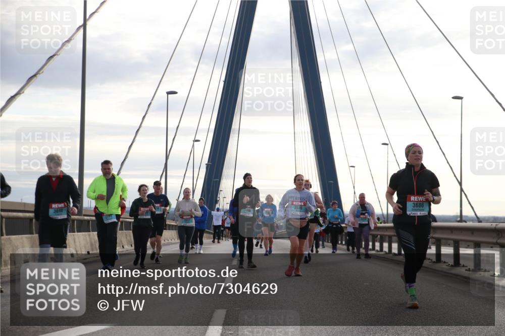 03.10.2024 - Köhlbrandbrückenlauf Jannik Wohlers http://msf.ph/oto/7304629 03.10.2024 09:36:51 Position 1 3698, 3535, 3686, 2777, 2917 meine-sportfotos.de