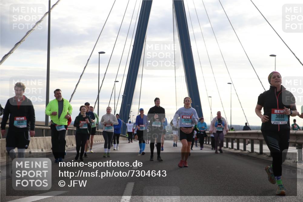 03.10.2024 - Köhlbrandbrückenlauf Jannik Wohlers http://msf.ph/oto/7304643 03.10.2024 09:36:52 Position 1 3698, 3254, 3286, 2917, 3535, 3686 meine-sportfotos.de