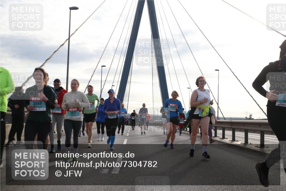03.10.2024 - Köhlbrandbrückenlauf Jannik Wohlers http://msf.ph/oto/7304782 03.10.2024 09:36:57 Position 1 3049, 2917, 280, 3659, 3 meine-sportfotos.de