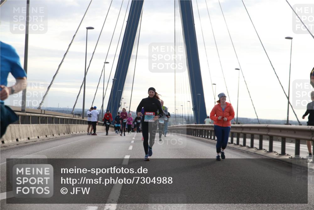 03.10.2024 - Köhlbrandbrückenlauf Jannik Wohlers http://msf.ph/oto/7304988 03.10.2024 09:37:03 Position 1 2887 meine-sportfotos.de