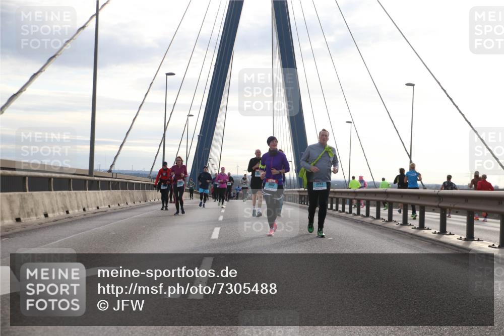 03.10.2024 - Köhlbrandbrückenlauf Jannik Wohlers http://msf.ph/oto/7305488 03.10.2024 09:37:10 Position 1 3449, 3462 meine-sportfotos.de