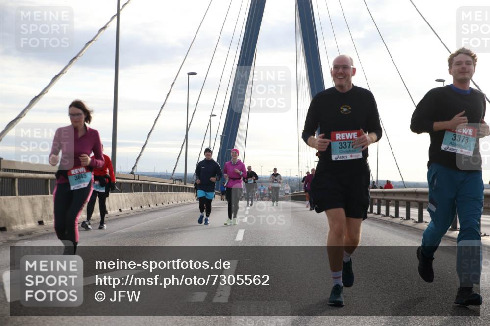 03.10.2024 - Köhlbrandbrückenlauf Jannik Wohlers http://msf.ph/oto/7305562 03.10.2024 09:37:16 Position 1 3645, 337, 3373 meine-sportfotos.de