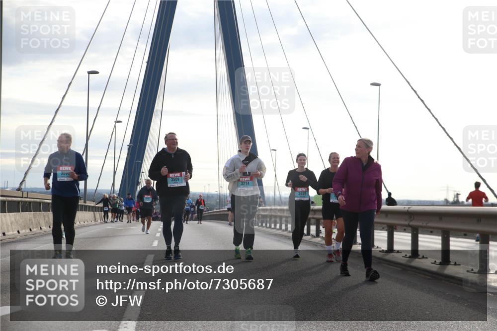 03.10.2024 - Köhlbrandbrückenlauf Jannik Wohlers http://msf.ph/oto/7305687 03.10.2024 09:37:27 Position 1 3599, 3509, 3214, 2676 meine-sportfotos.de