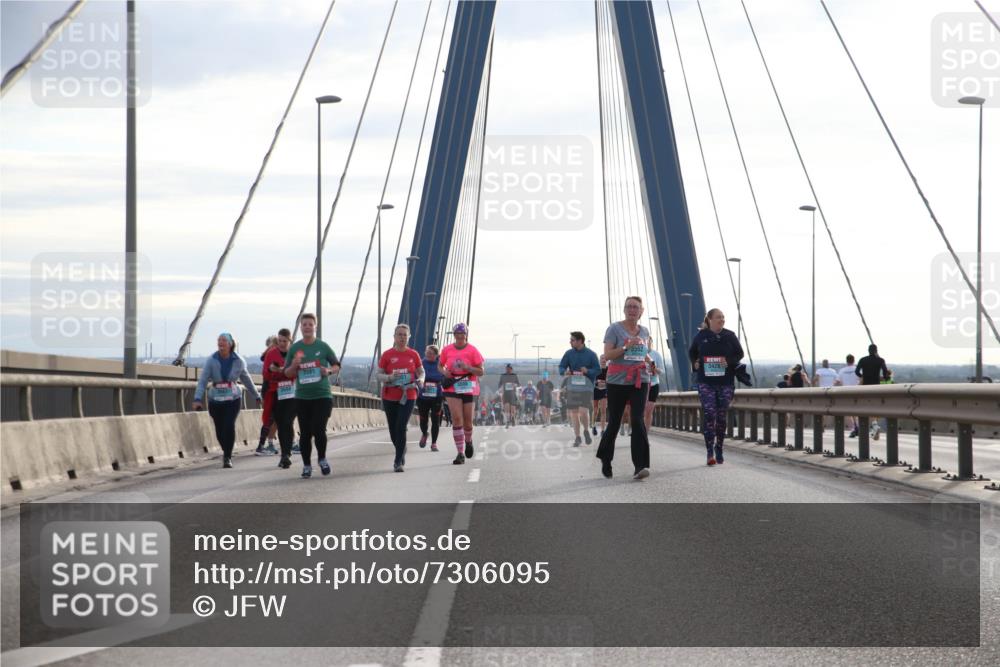 03.10.2024 - Köhlbrandbrückenlauf Jannik Wohlers http://msf.ph/oto/7306095 03.10.2024 09:37:56 Position 1 3381, 3428 meine-sportfotos.de