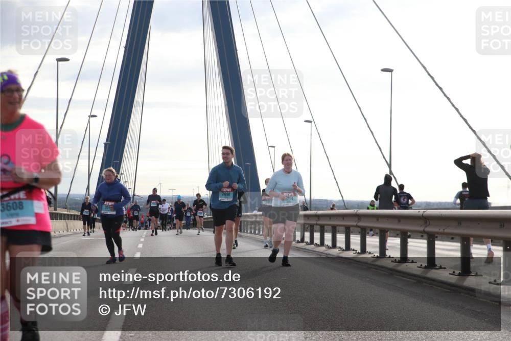 03.10.2024 - Köhlbrandbrückenlauf Jannik Wohlers http://msf.ph/oto/7306192 03.10.2024 09:38:03 Position 1 3608, 2690, 2714 meine-sportfotos.de