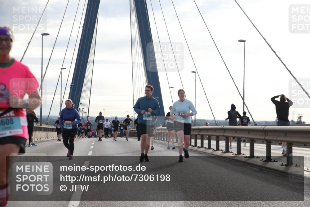 03.10.2024 - Köhlbrandbrückenlauf Jannik Wohlers http://msf.ph/oto/7306198 03.10.2024 09:38:03 Position 1 608, 3515, 2690, 2714 meine-sportfotos.de