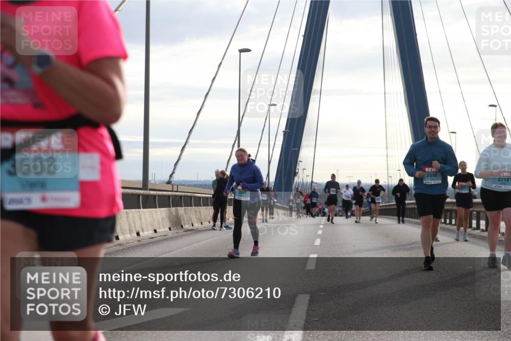 03.10.2024 - Köhlbrandbrückenlauf Jannik Wohlers http://msf.ph/oto/7306210 03.10.2024 09:38:04 Position 1 3608, 3515, 2690, 2714 meine-sportfotos.de