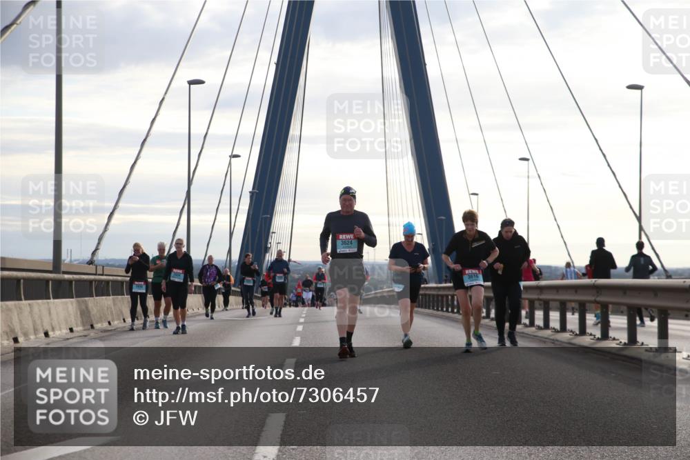 03.10.2024 - Köhlbrandbrückenlauf Jannik Wohlers http://msf.ph/oto/7306457 03.10.2024 09:38:14 Position 1 2838, 2934, 3624, 3616 meine-sportfotos.de