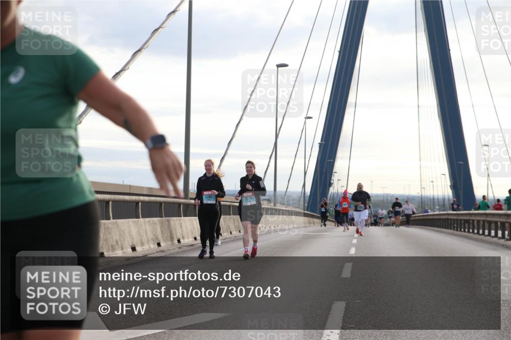 03.10.2024 - Köhlbrandbrückenlauf Jannik Wohlers http://msf.ph/oto/7307043 03.10.2024 09:38:36 Position 1 2393, 3574 meine-sportfotos.de