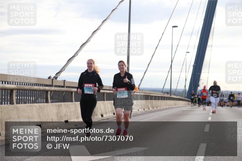 03.10.2024 - Köhlbrandbrückenlauf Jannik Wohlers http://msf.ph/oto/7307070 03.10.2024 09:38:39 Position 1 2393, 3574 meine-sportfotos.de