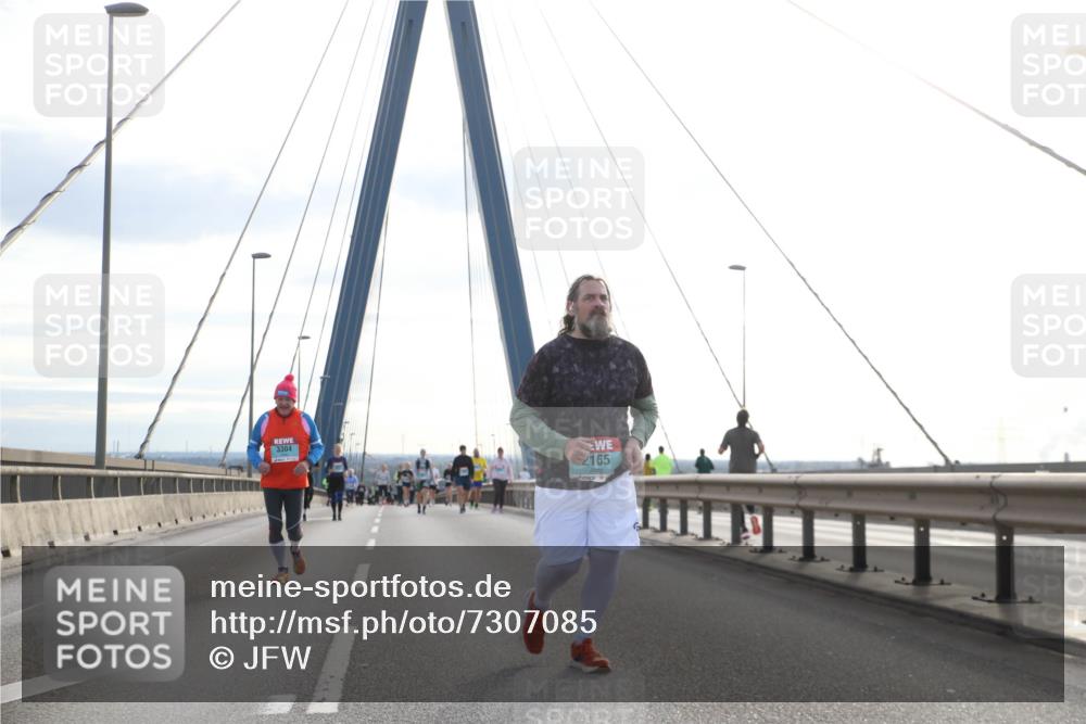 03.10.2024 - Köhlbrandbrückenlauf Jannik Wohlers http://msf.ph/oto/7307085 03.10.2024 09:38:48 Position 1 3304, 2165 meine-sportfotos.de