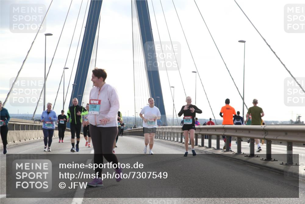 03.10.2024 - Köhlbrandbrückenlauf Jannik Wohlers http://msf.ph/oto/7307549 03.10.2024 09:39:07 Position 1 158, 3278, 3281 meine-sportfotos.de