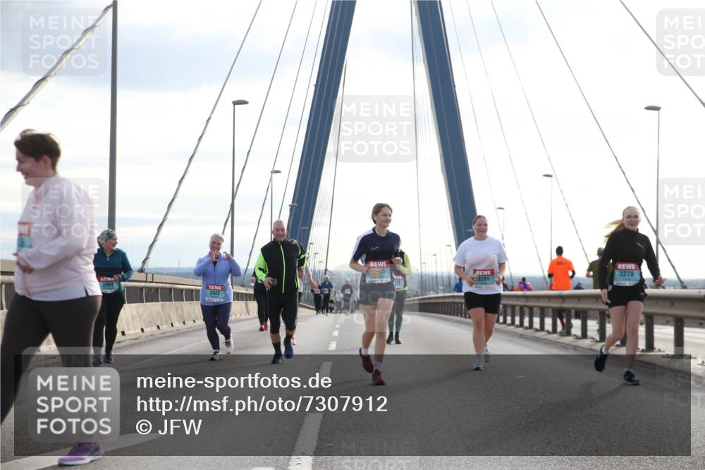 03.10.2024 - Köhlbrandbrückenlauf Jannik Wohlers http://msf.ph/oto/7307912 03.10.2024 09:39:09 Position 1 3422, 35, 3278, 3281 meine-sportfotos.de