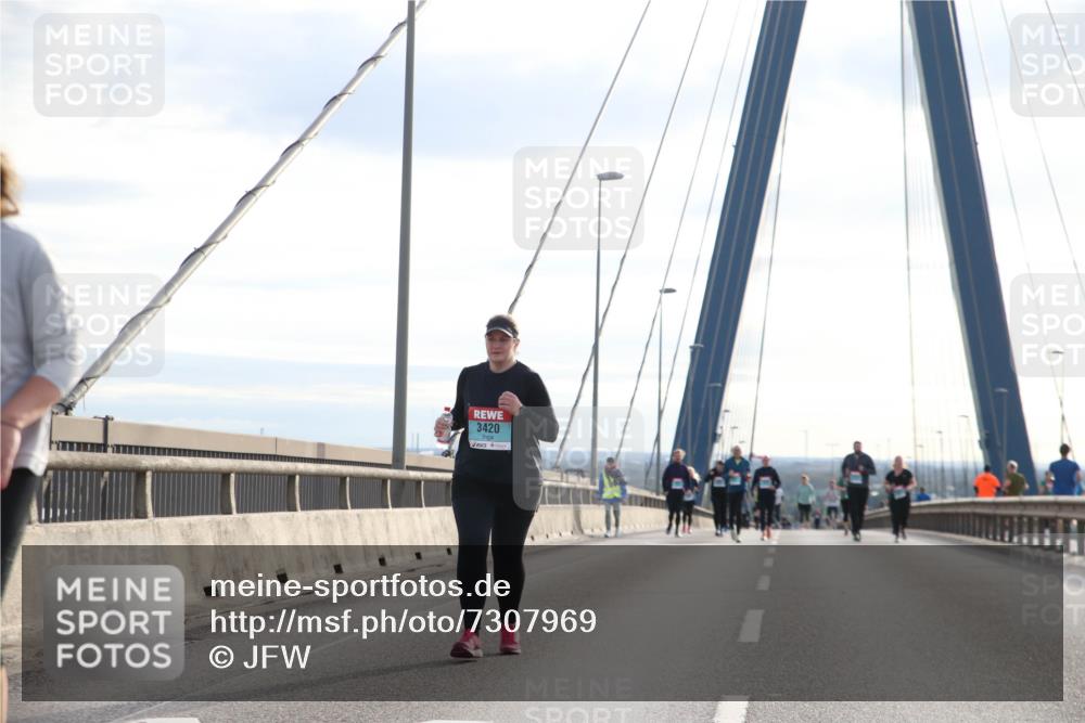 03.10.2024 - Köhlbrandbrückenlauf Jannik Wohlers http://msf.ph/oto/7307969 03.10.2024 09:39:17 Position 1 3420 meine-sportfotos.de