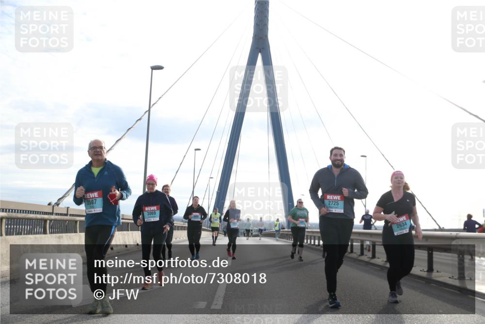03.10.2024 - Köhlbrandbrückenlauf Jannik Wohlers http://msf.ph/oto/7308018 03.10.2024 09:39:33 Position 1 3507, 2725, 3069, 2634 meine-sportfotos.de